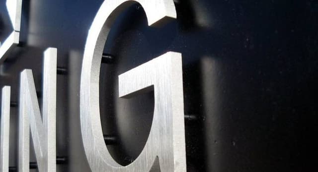 حروف برجسته در تابلوسازی چیست؟ انواع حروف برجسته و مزایا آن